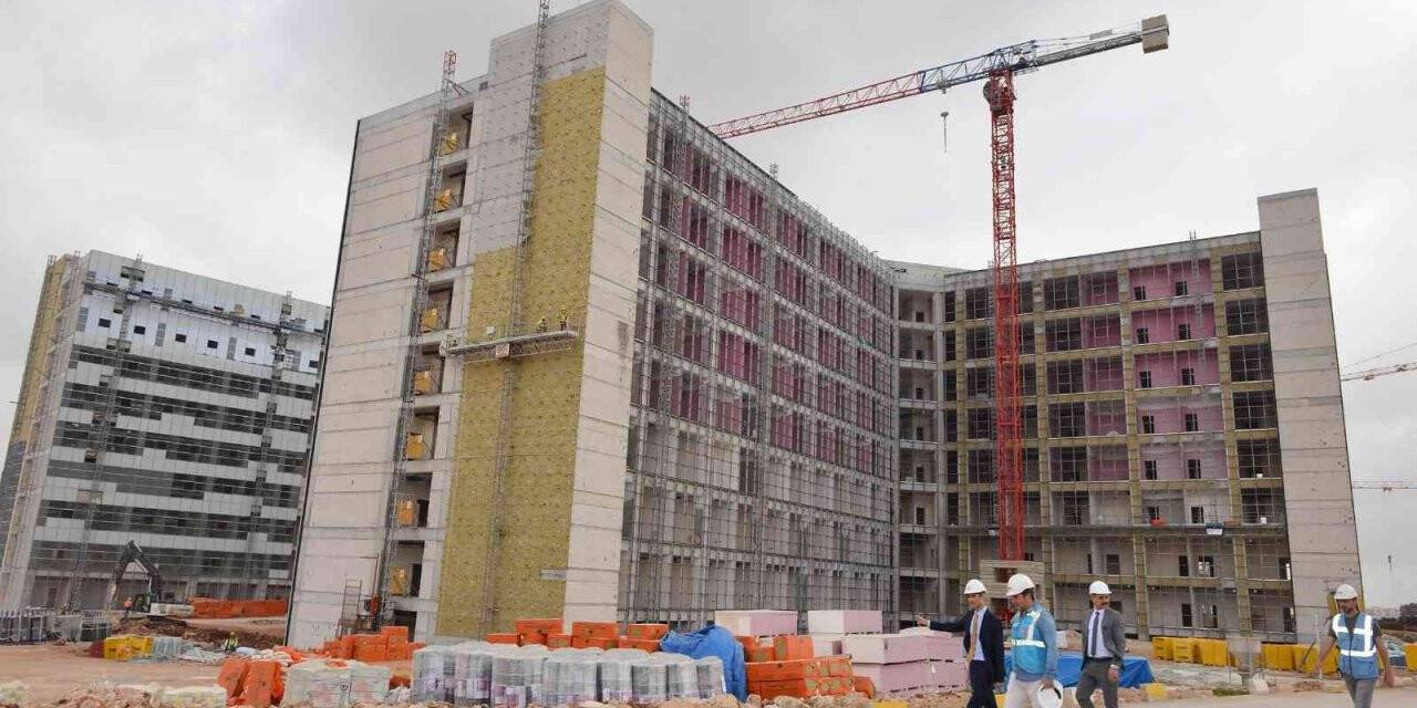 Antalya Şehir Hastanesi inşaatının yüzde 48’ tamamlandı