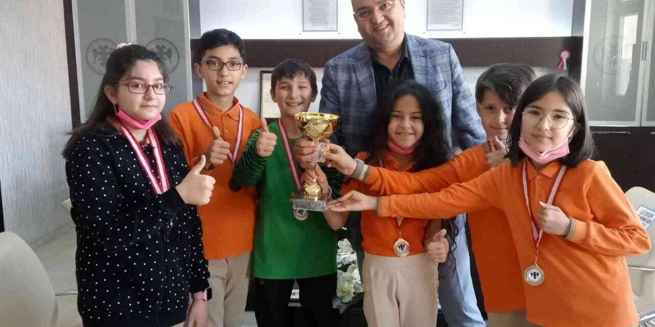 Minikler Okullar Arası Zekâ Oyunları Şampiyonası’nda derece yaptı