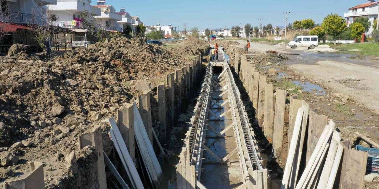 Aydın Büyükşehir Belediyesi’nin Kuşadası’ndaki alt yapı çalışması devam ediyor