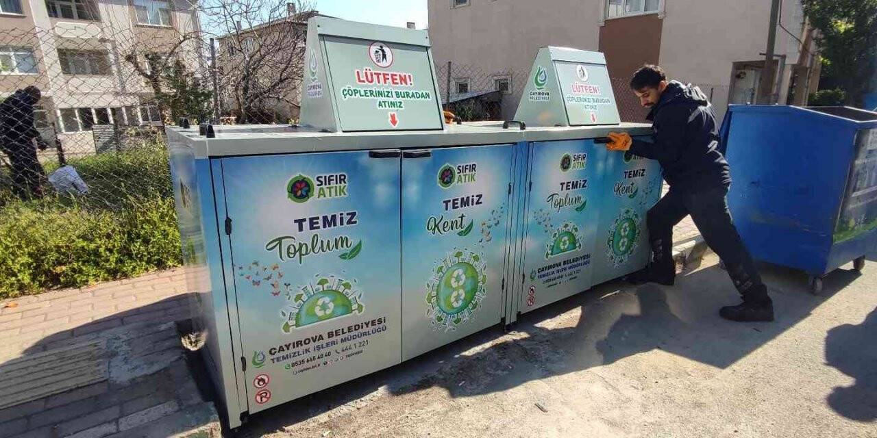Caddelere koruganlı çöp konteynerleri konuluyor
