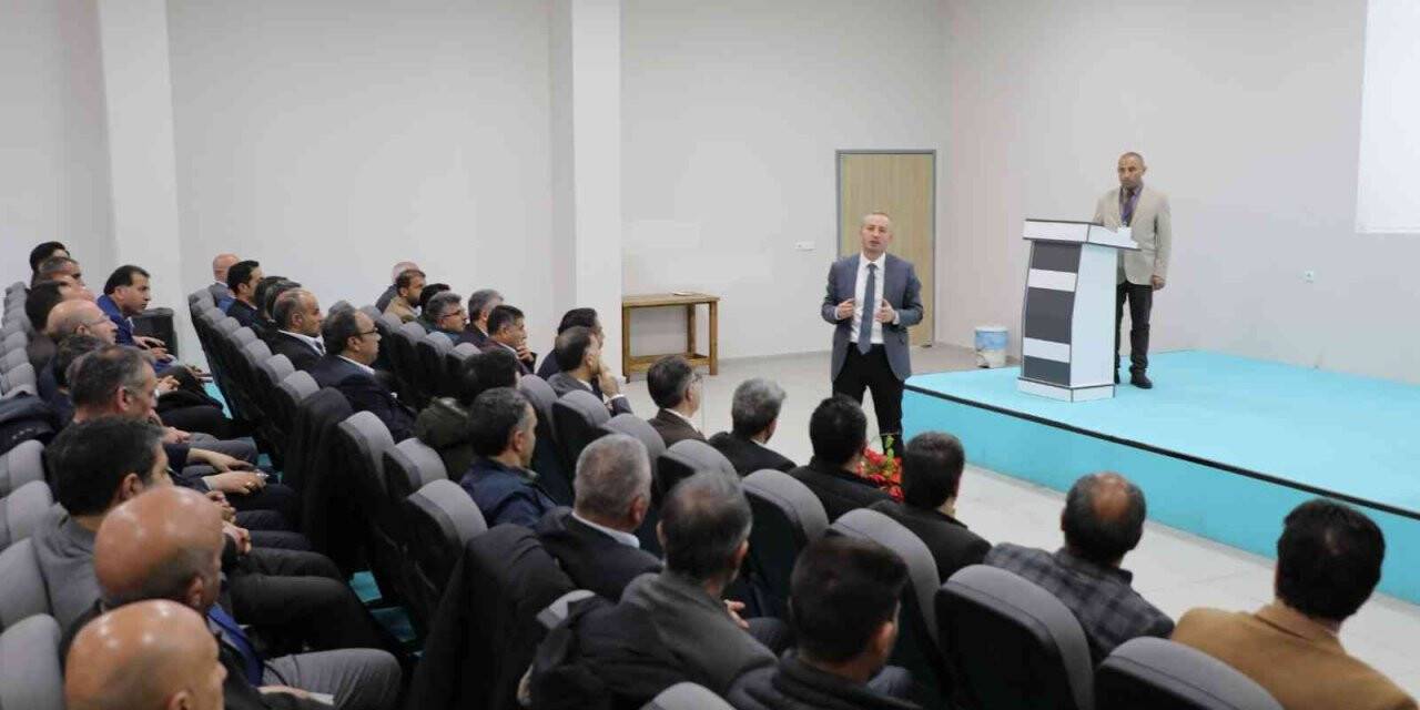Ağrı’da okul ve kurum yöneticilerine yönelik mesleki gelişim seminerleri başladı