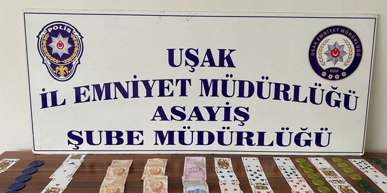 Uşak’ta kumar oynayan 3 kişiye para cezası kesildi