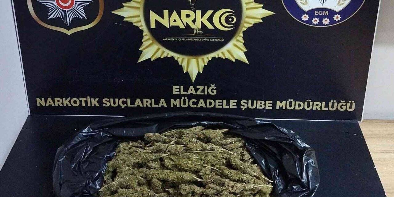 Polisi görüp kaçmaya çalıştı, attığı poşetten uyuşturucu çıktı