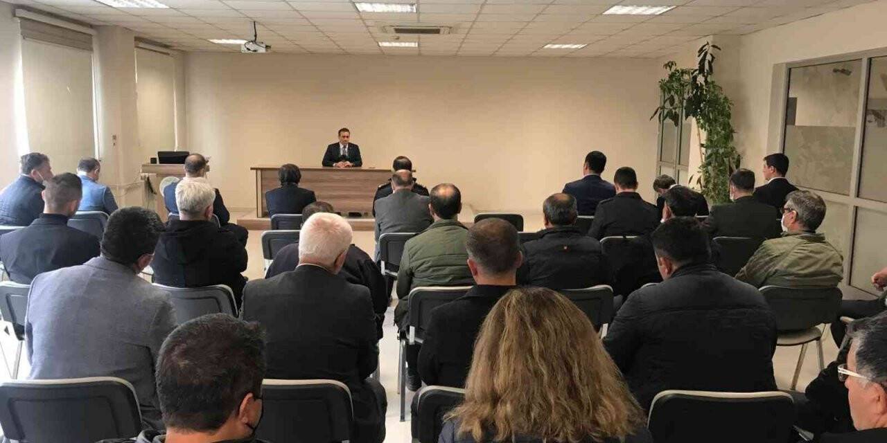 Burhaniye’de muhtarlara hizmet içi eğitim toplantısı