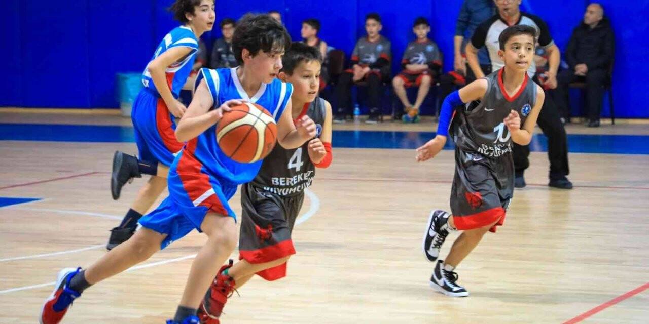 Basketbol küçükler grup birinciliği maçları Sivas’ta başladı