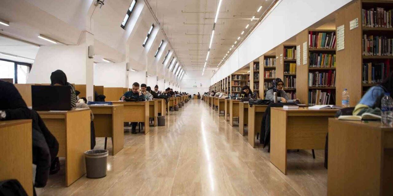 Öğrenci odaklı Anadolu Üniversitesi Kütüphanesi 7/24 hizmet veriyor