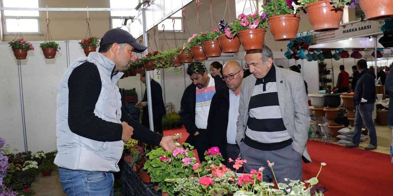 Mesir Çiçek Fuarı kapılarını açtı