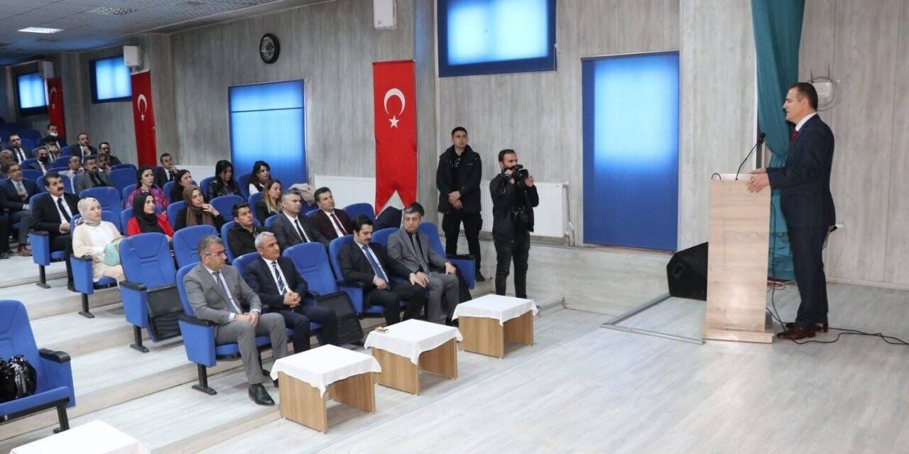 Vali İdris Akbıyık okul müdürleriyle buluştu