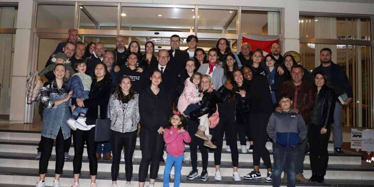 Turgutlu Belediyesi Kadın Basketbol Takımı sezonu tamamladı