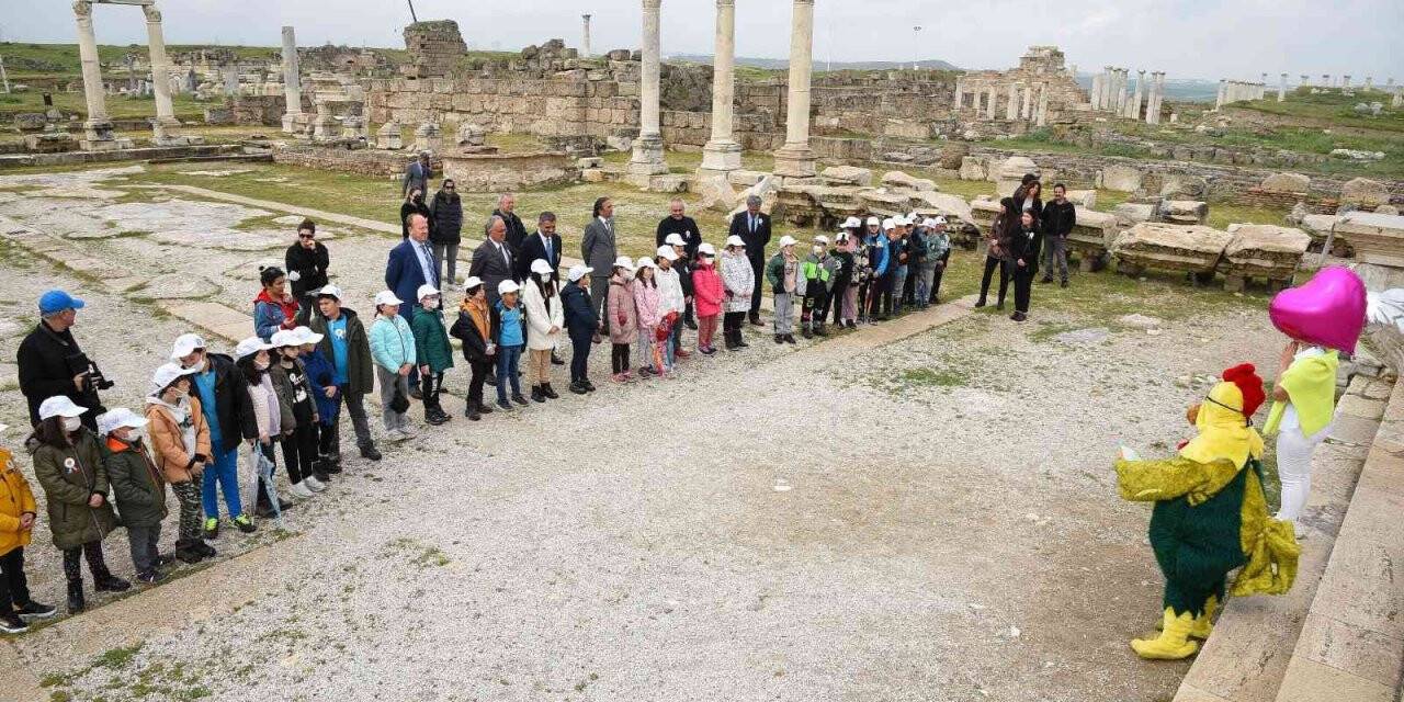 Öğrenciler, Turizm Haftasında tarihi yerleri gezdi