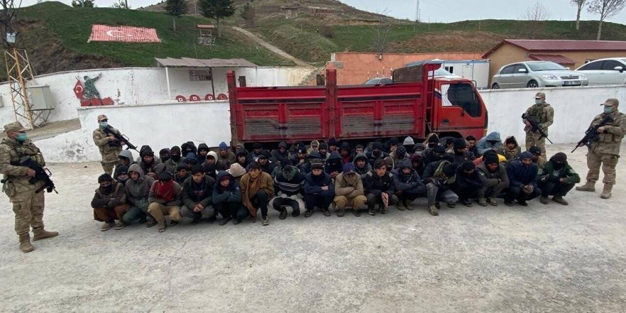 Bitlis’te 110 göçmen yakalandı