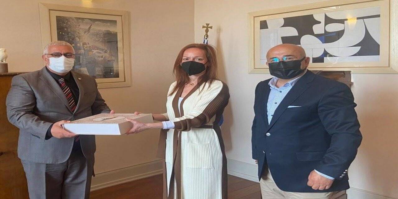 Ayvalıklı esnaf ve sanatkârlardan Başkonsolos Balkiza’ya dostluk ziyareti