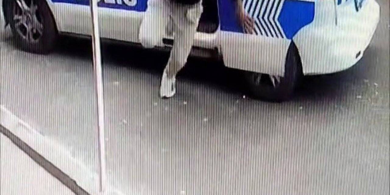 Sultanbeyli’de polis otosuna bindirilen şahıs kaçtı