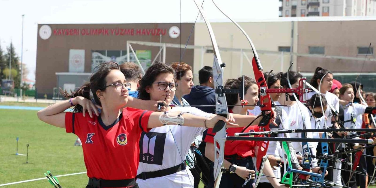 Okul sporları okçuluk müsabakaları başladı