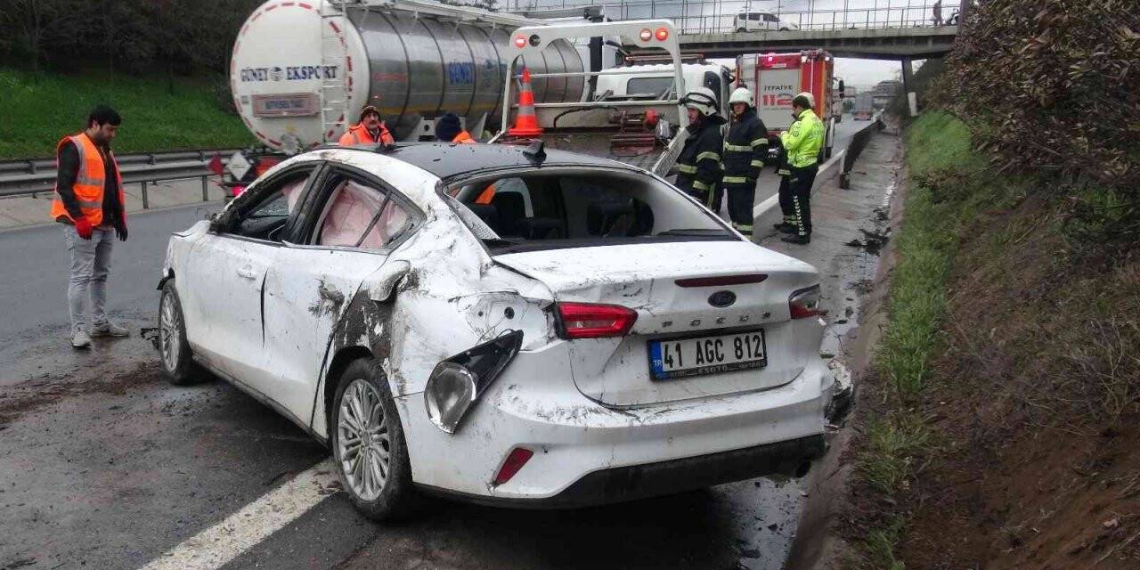 TEM’de otomobil yolcu otobüsüne çarptı: 1 yaralı