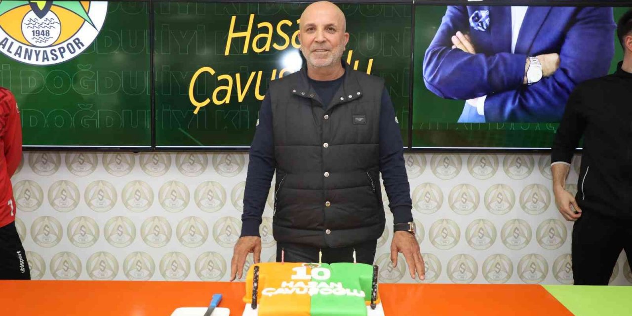 Alanyaspor, Başkan Çavuşoğlu’nun doğum gününü kutladı