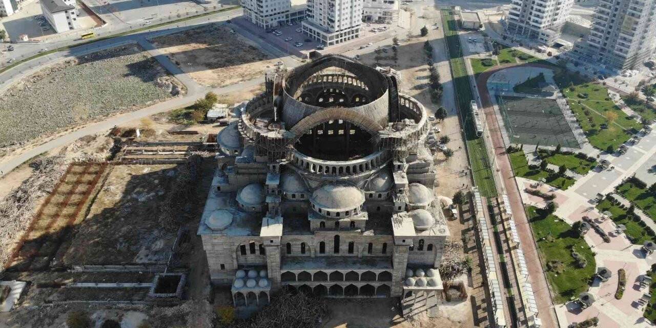 Cami inşaatındaki iskele çökmesi sonucu ölen mühendisle ilgili dava başladı