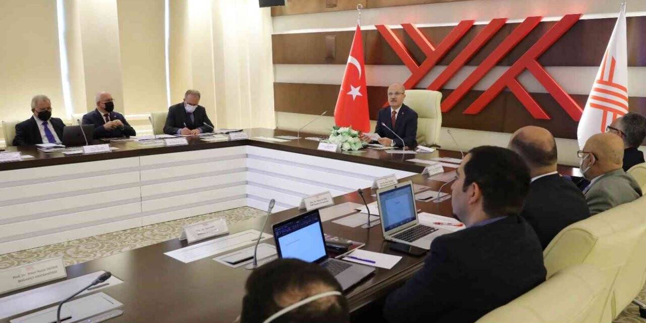 Rektör Uzun, temel bilim programlarının durumunun görüşüldüğü toplantıya katıldı