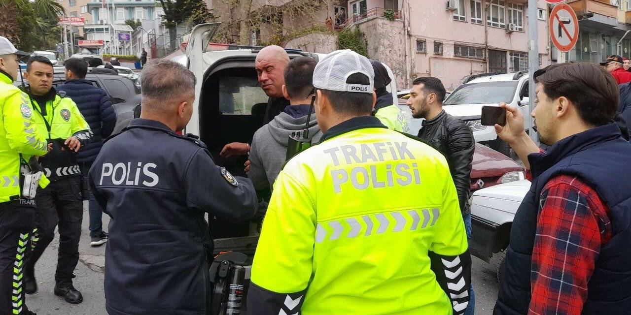 Taksi durağına aracını park eden sürücü gözaltına alındı