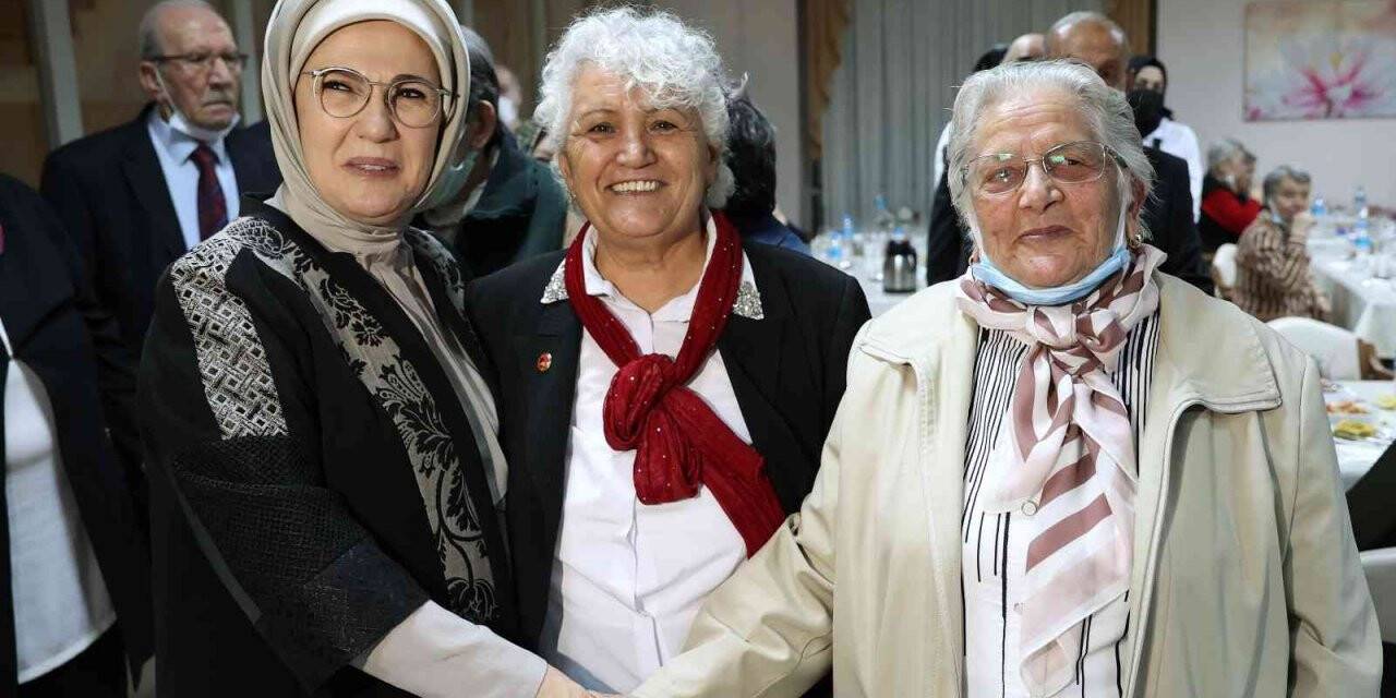 Emine Erdoğan’dan huzurevi sakinlerine sürpriz ziyaret