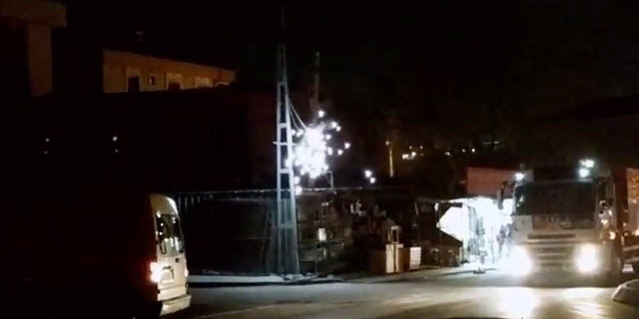 Arnavutköy’de patlayan elektrik telleri mahallede paniğe neden oldu