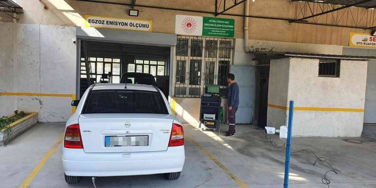 Aydın’daki okulda egzoz emisyon ve vize öncesi bakım işlemleri yapılıyor