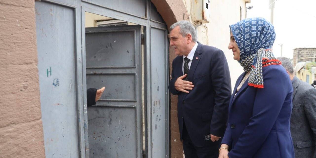 İftar öncesi kapı kapı dolaştı