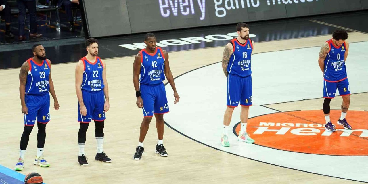 Anadolu Efes, Milano deplasmanında