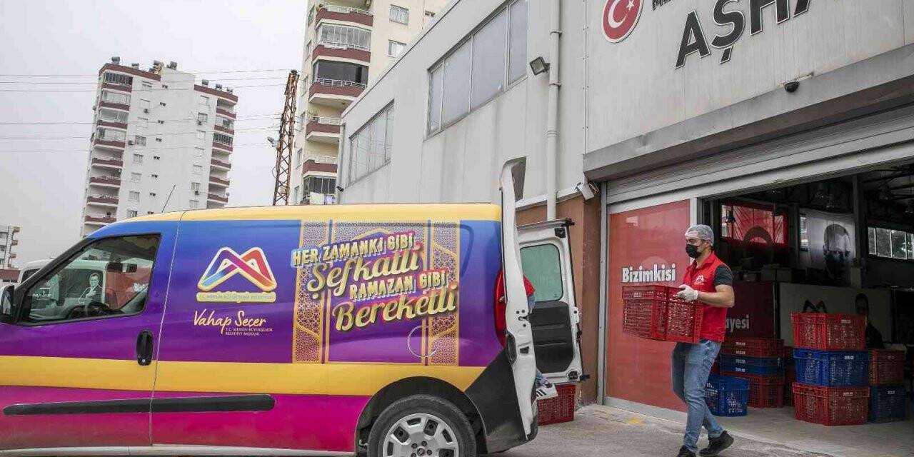 Mersin Büyükşehir Belediyesince 200 bin iftar yemeği dağıtıldı