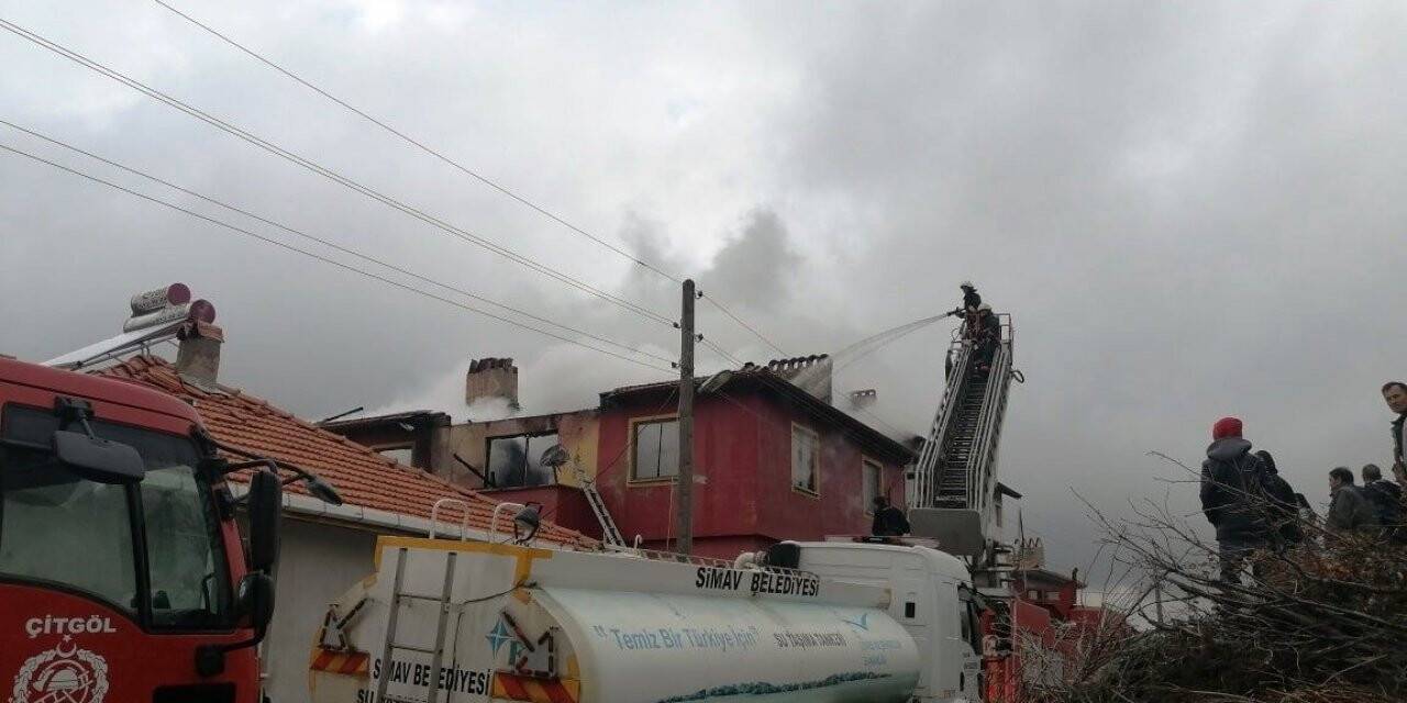 Simav’da korkutan yangın