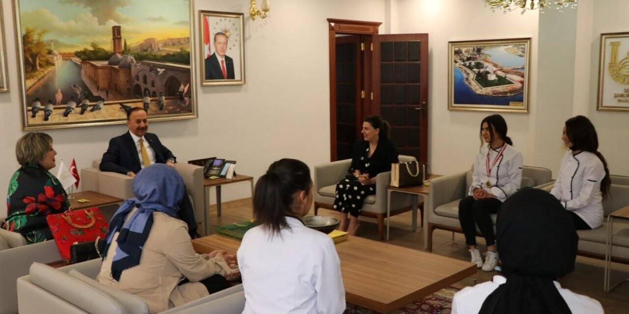 Şanlıurfalı öğrenciler yemek yarışmasında Türkiye şampiyonu oldu