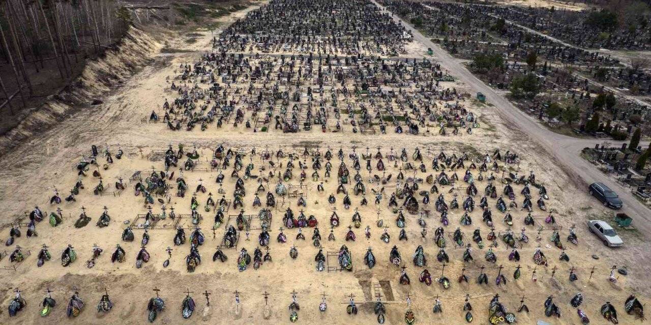 Irpin ve Bucha’da sivillerin defin işlemleri sürüyor