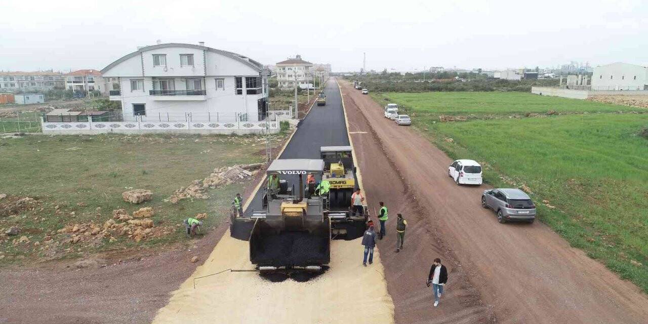 Döşemealtı’nda yol yapım çalışması