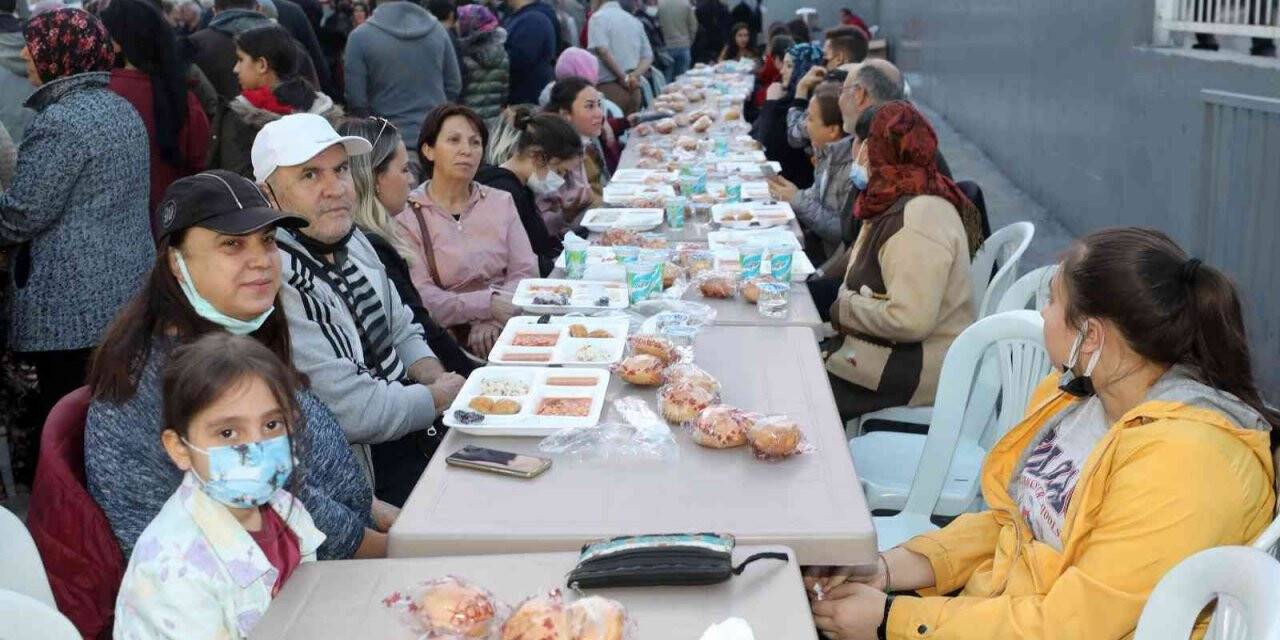 2 bin kişi Ata’da iftar yaptı