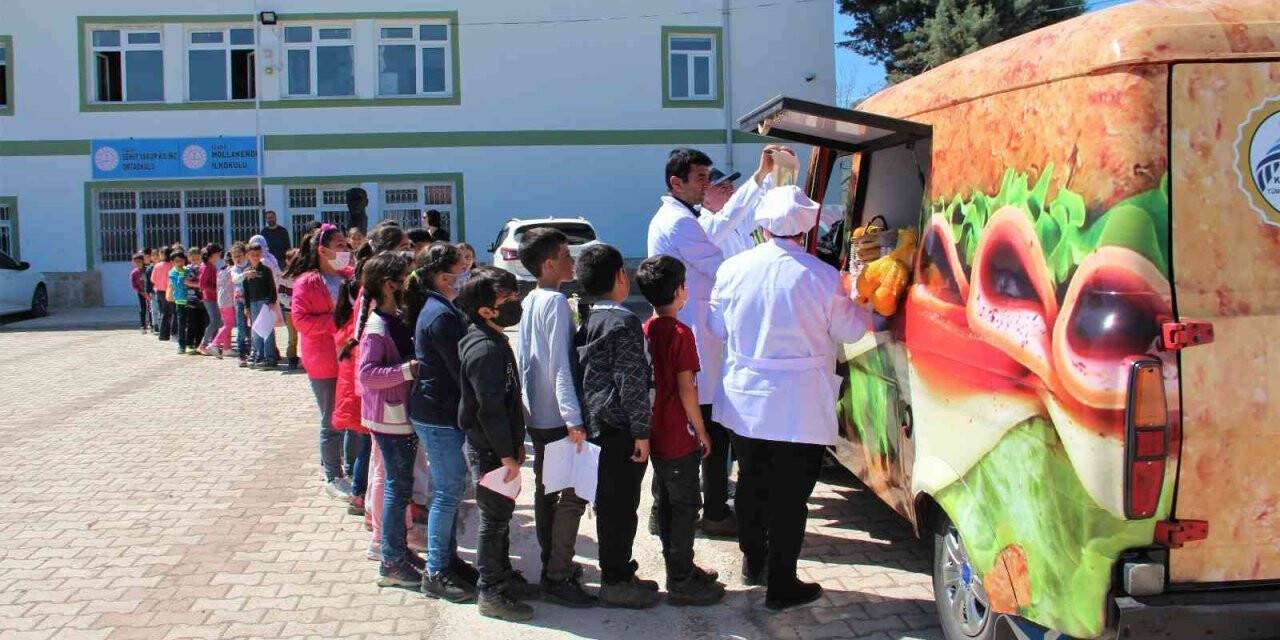‘Kantinbüs’ kantini bulunmayan köy okulları için yollarda
