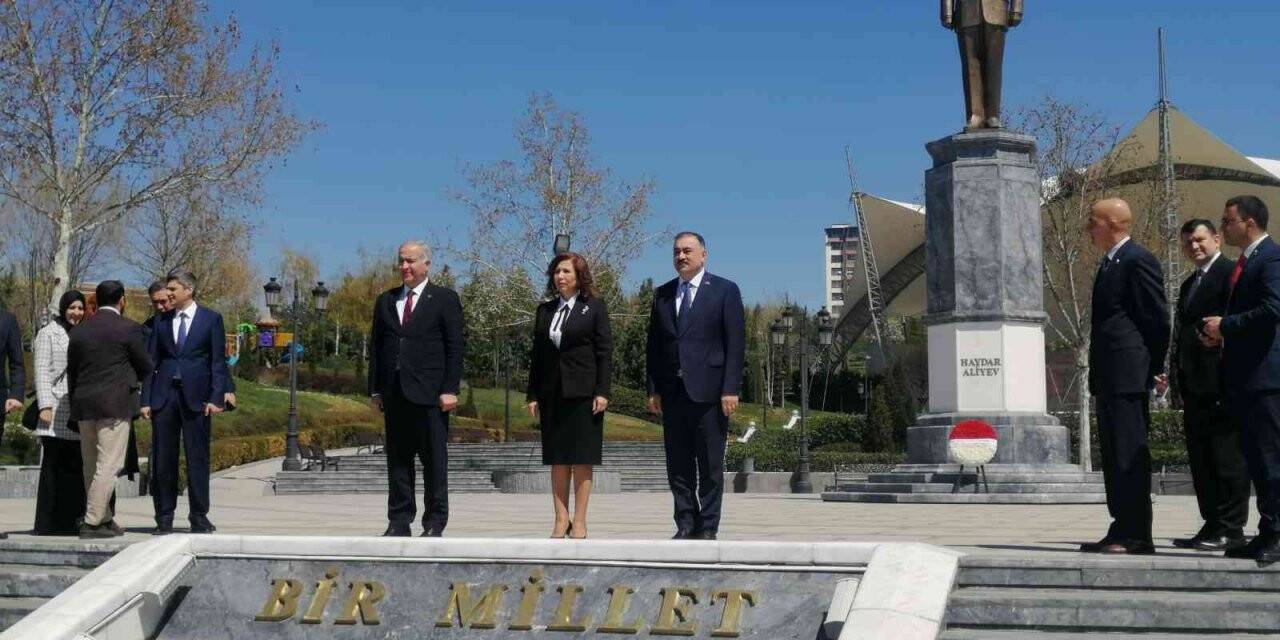 Azerbaycan’dan gelen heyet Aliyev Parkı’nı ziyaret etti