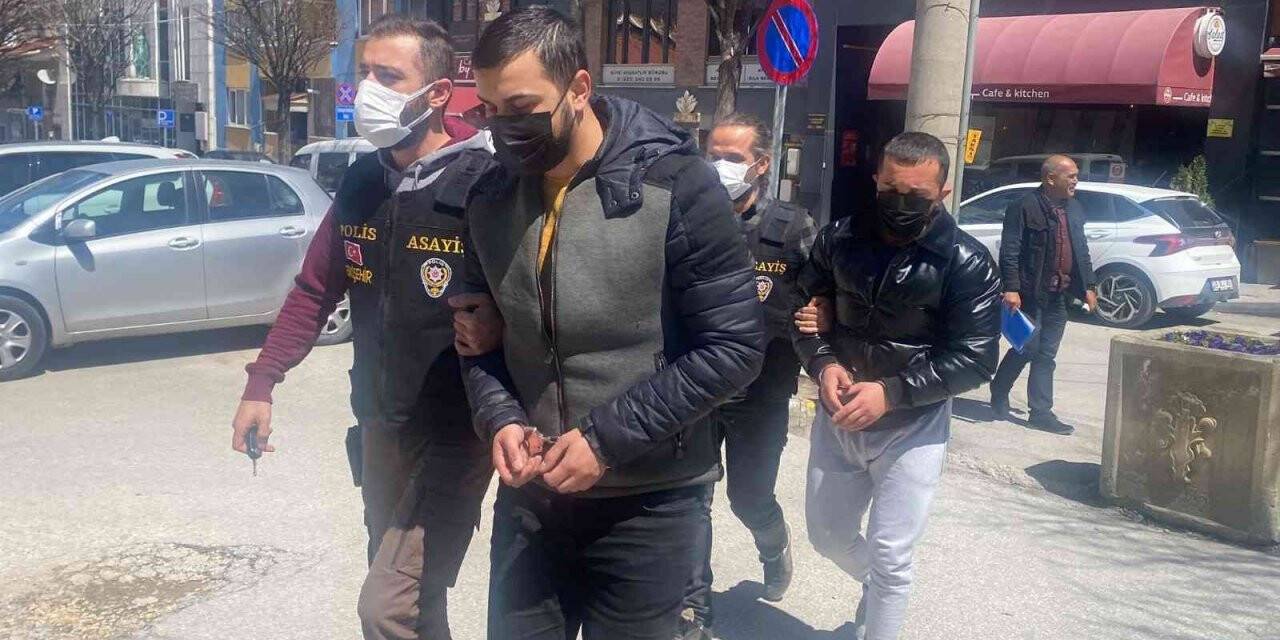 Silahla yaralama ve darp şüphelisi 2 kişi adliyeye sevk edildi