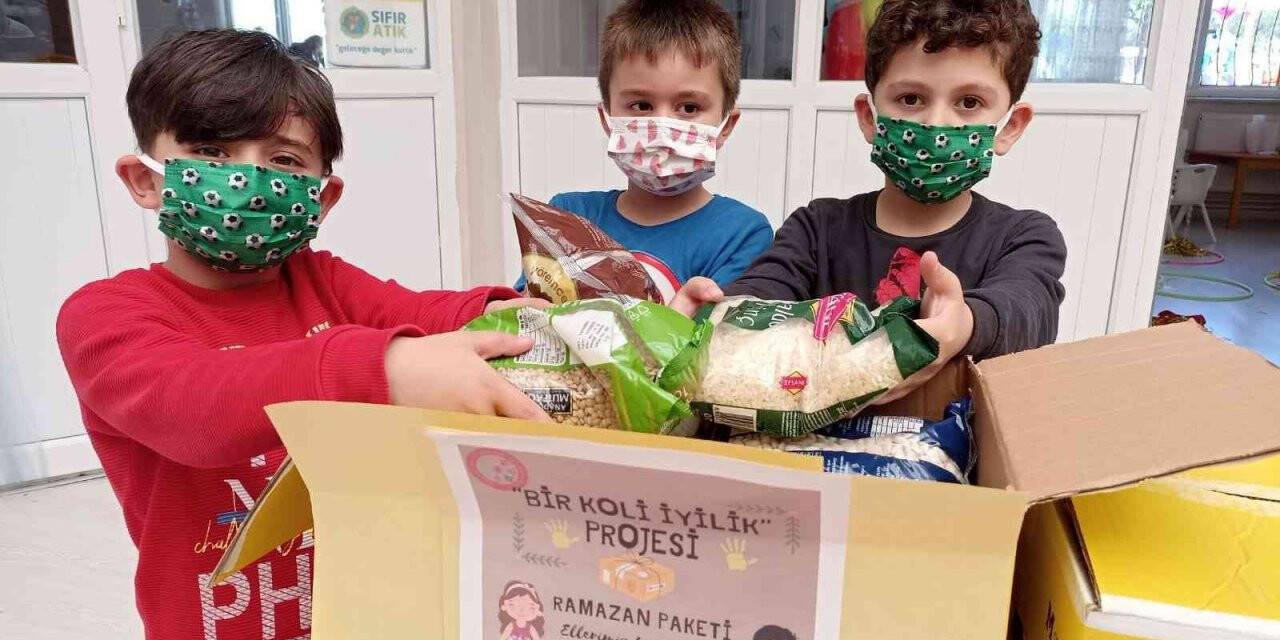 Minik eller ’Bir Koli İyilik’ ile yürekleri ısıtıyor