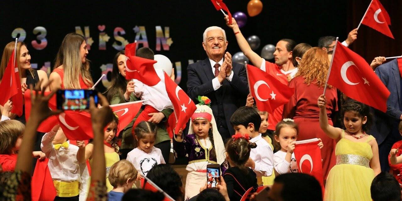 Miniklerin 23 Nisan gösterisi ilgiyle izlendi