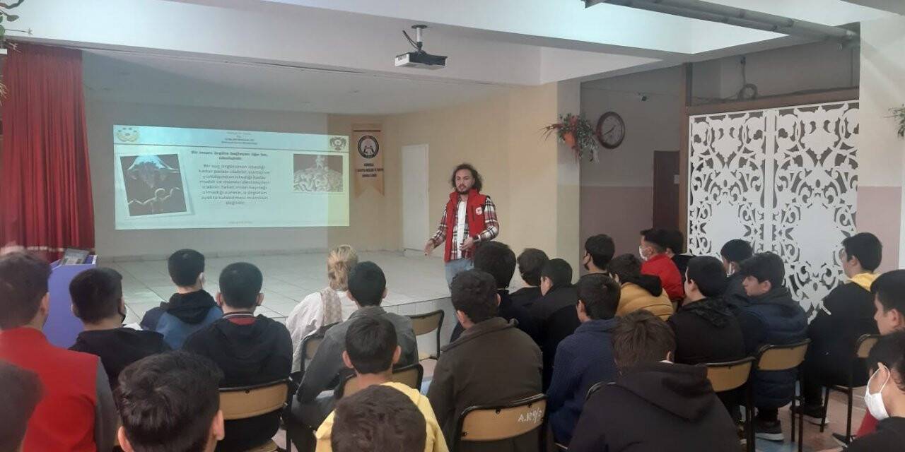 Polisten lise öğrencilerine ’terör’ eğitimi