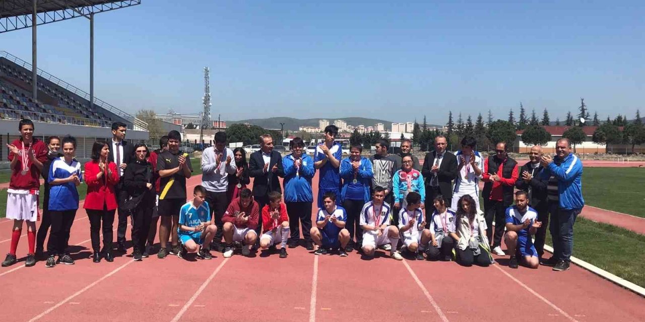 Bandırmalı özel sporcular  madalyaları topladı