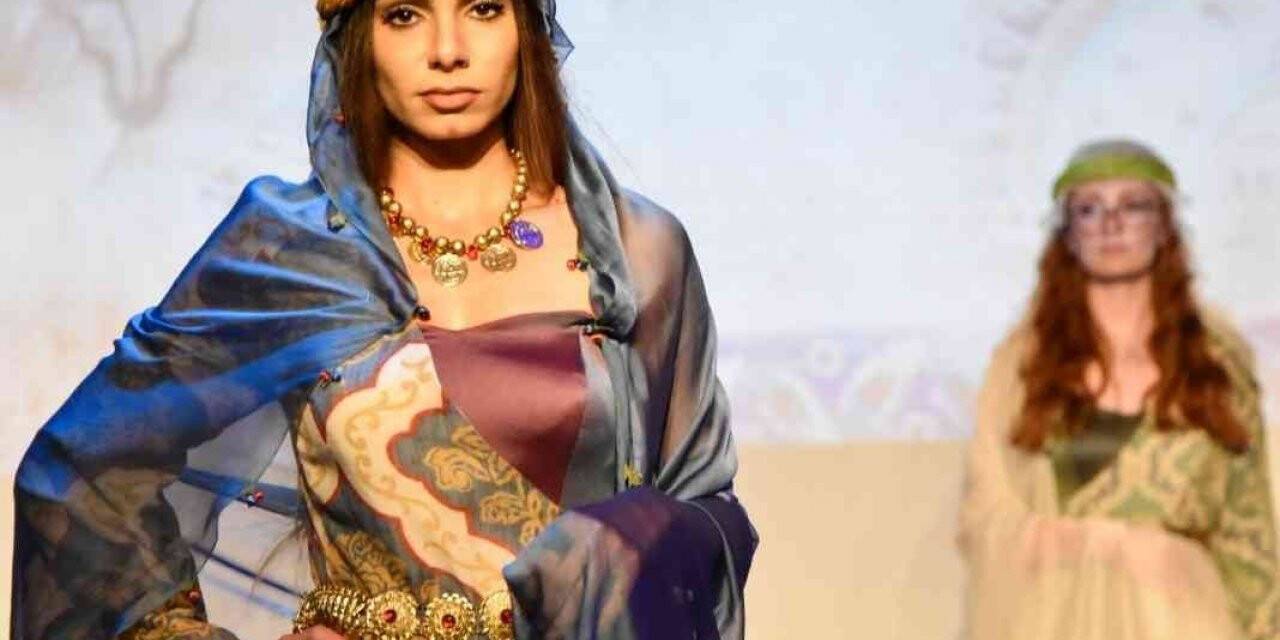 Kültürel mirasa defile ile dikkat çekildi