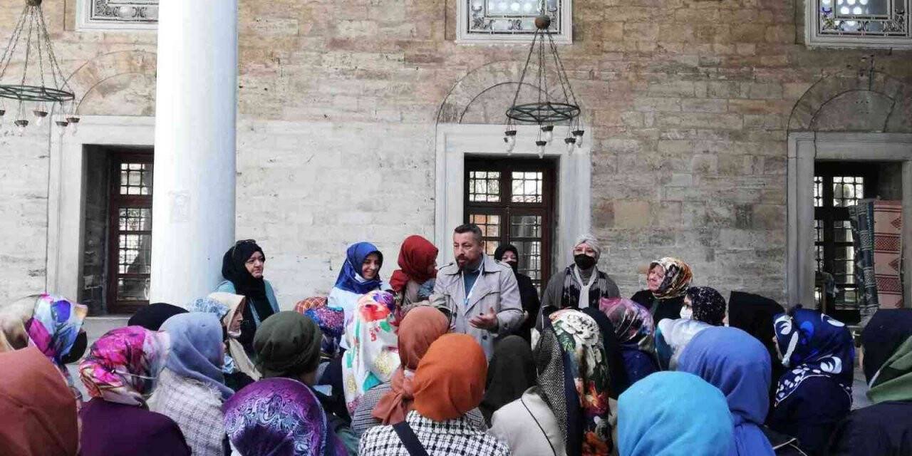 Tarihi camilere manevi yolculuk