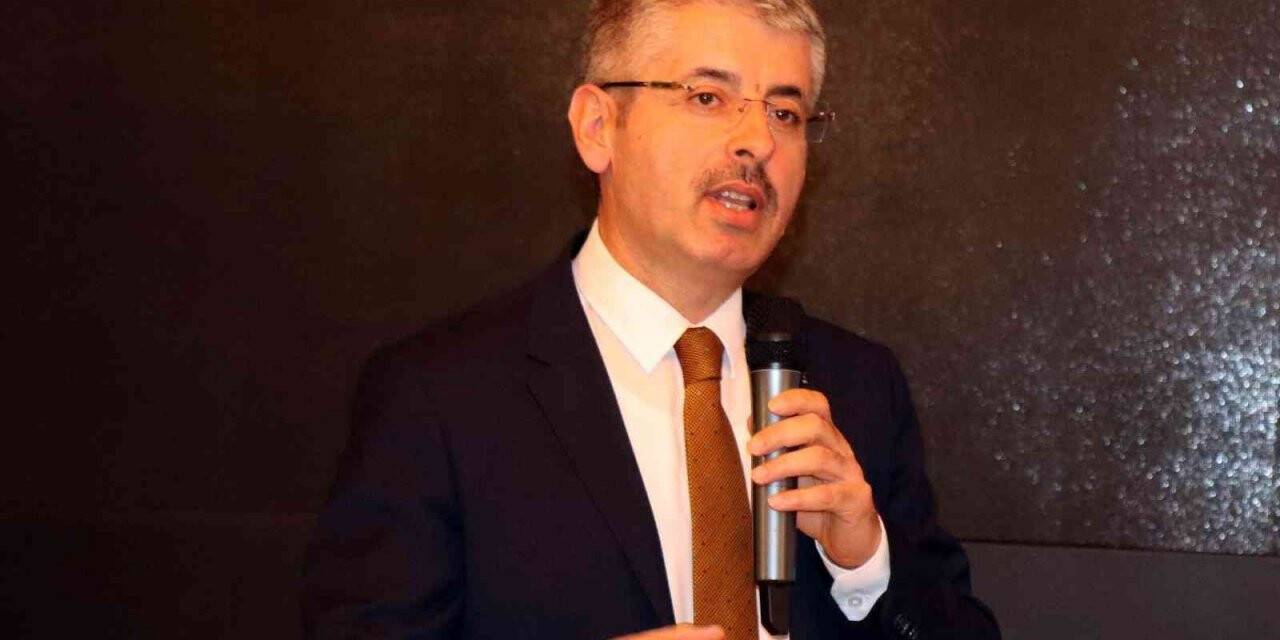 Çopuroğlu: “Vekillerimiz hür iradesiyle çıkıp istediğini söyleyebilir”