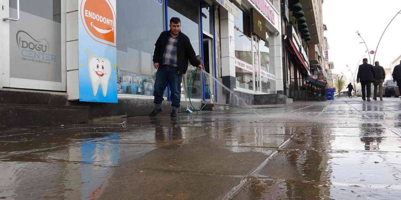 Muş’ta çamur yağdı