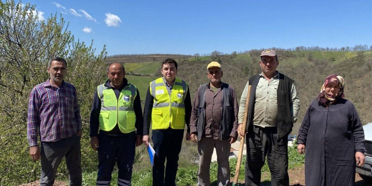 Mustafakemalpaşa Belediyesi çiftçilere bamya tohumu dağıttı