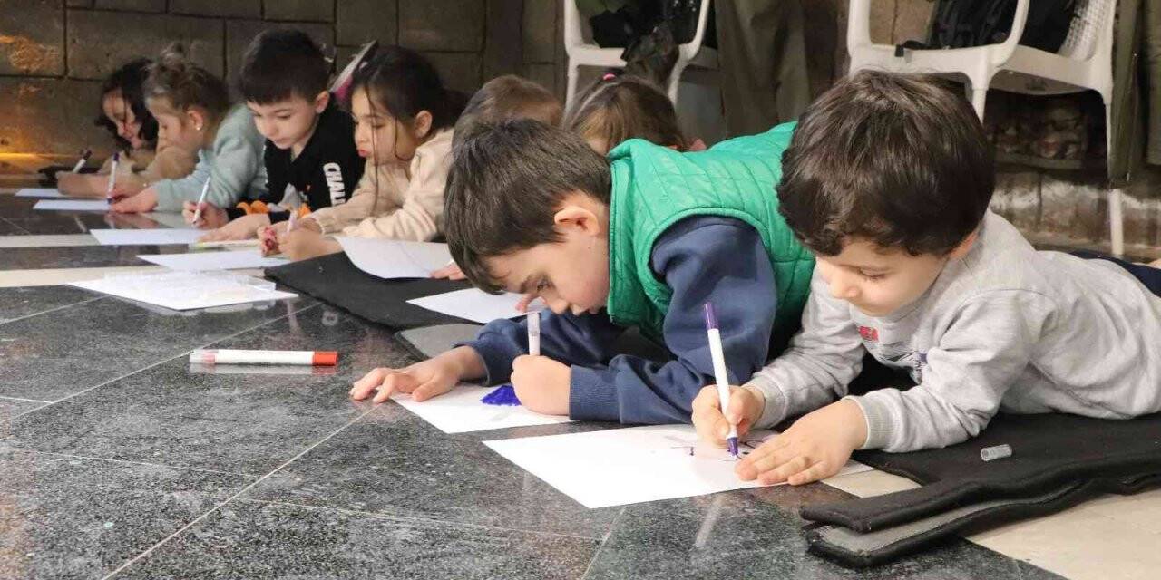 Minikler resim yaparak ve uçutrma uçurarak doyasıya eğlendi