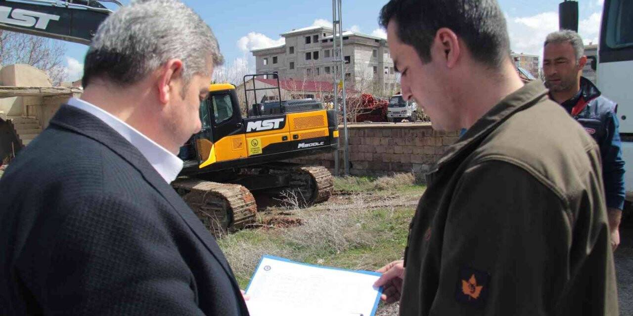 Bünyan’da metruk binalar yıkılıyor