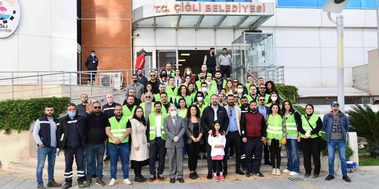 Başkan Gümrükçü, 200 kişilik ekiple temizliğe çıktı