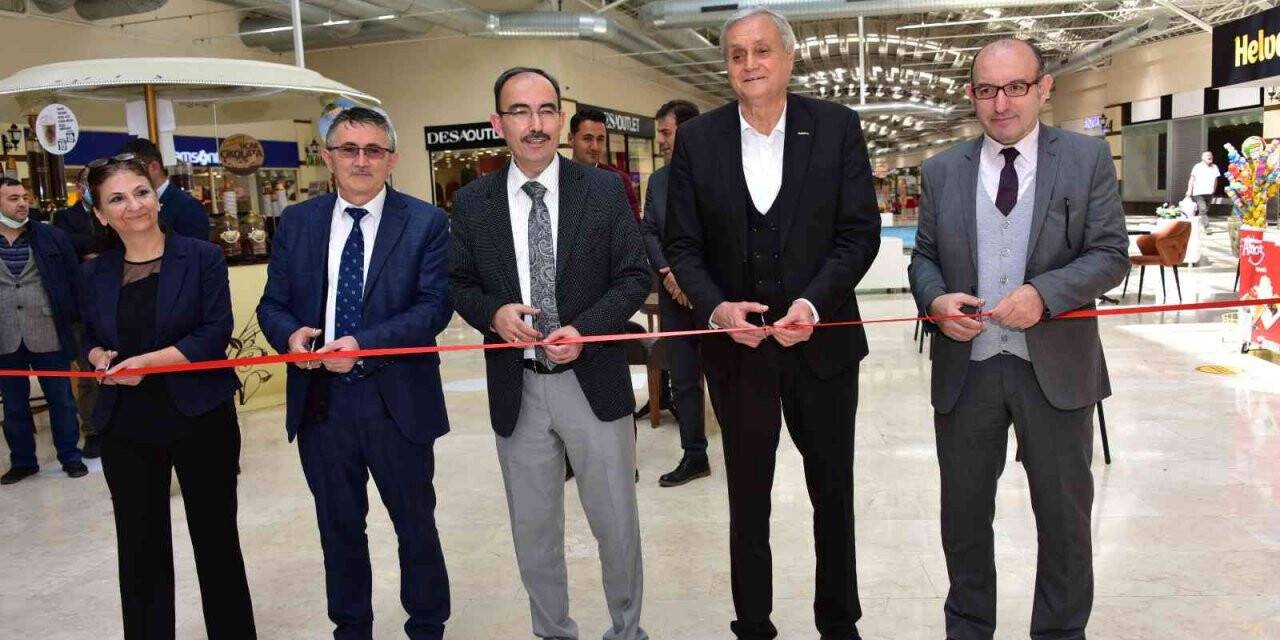 Bozüyük’te 23 Nisan Tipografi Afiş Sergisi düzenlendi